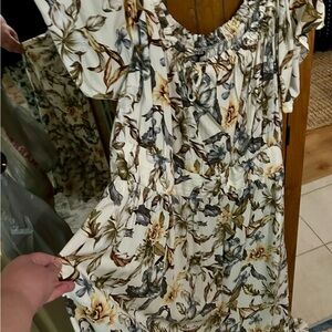 Elegant Floral Maxi Dress in Cream and Gray